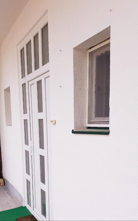 Citys Apartment Apatin Bagian luar foto