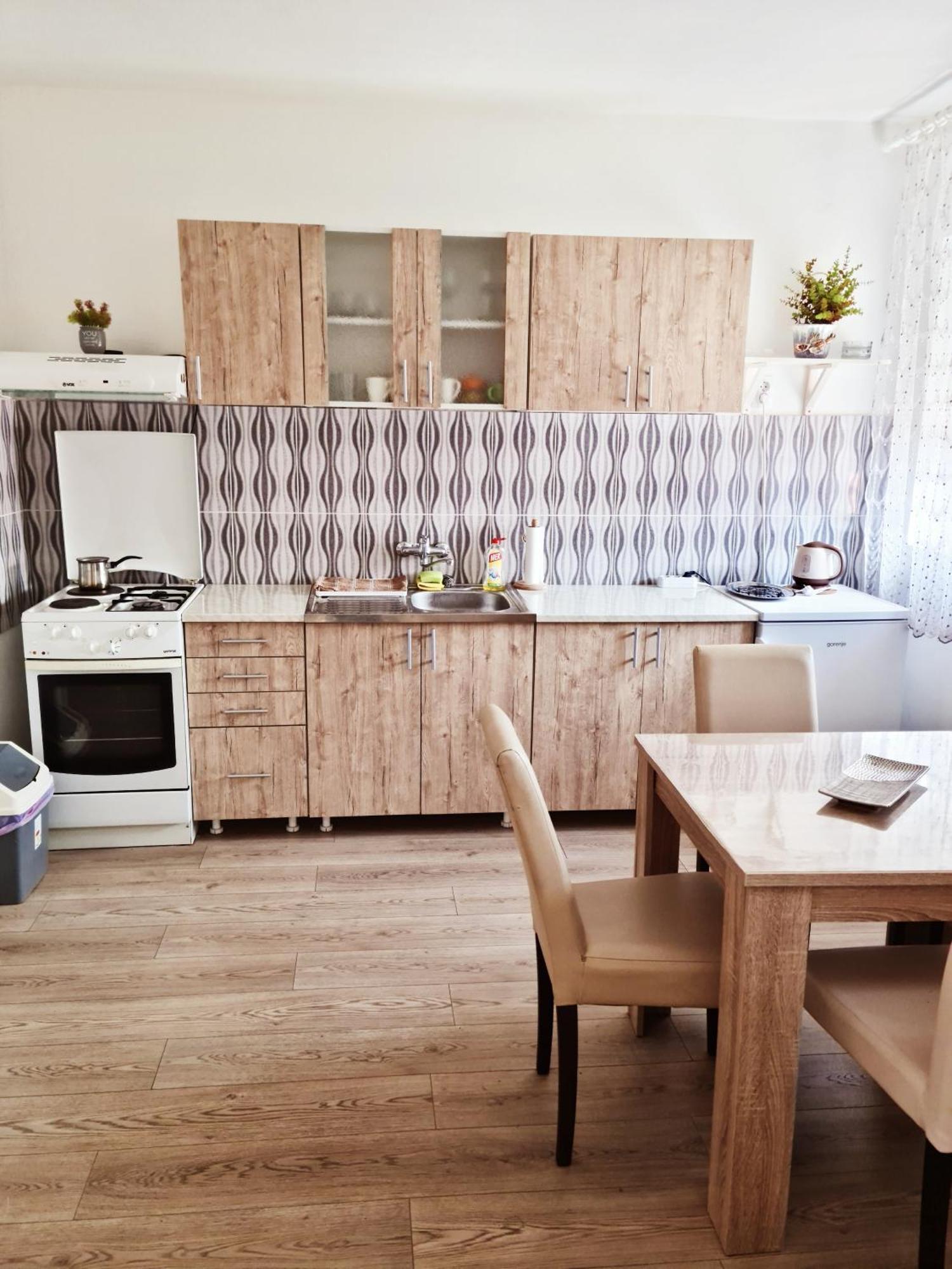 Citys Apartment Apatin Bagian luar foto